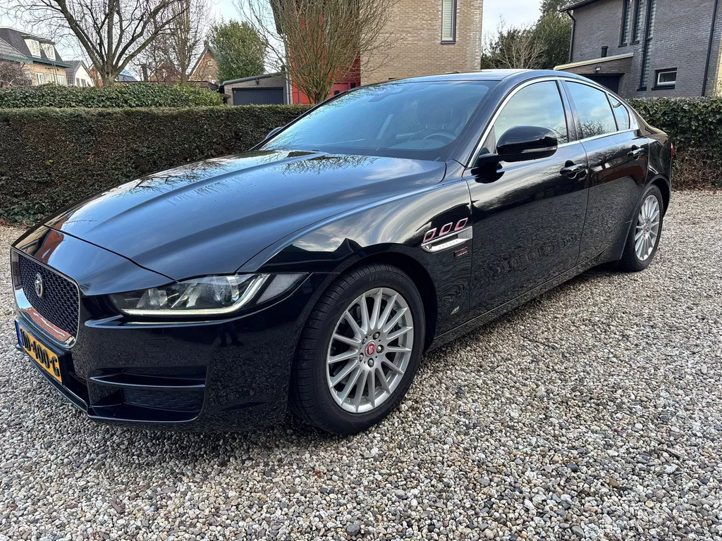 Jaguar XE 2.0 D Pure