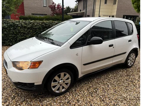 Mitsubishi Colt 1.3 Edition Two Mitsubishi Colt 1.3 Edition Two