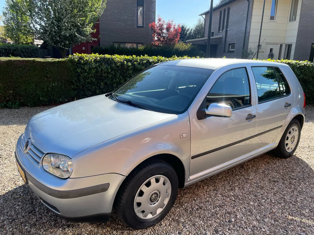Volkswagen Golf 1.6-16V