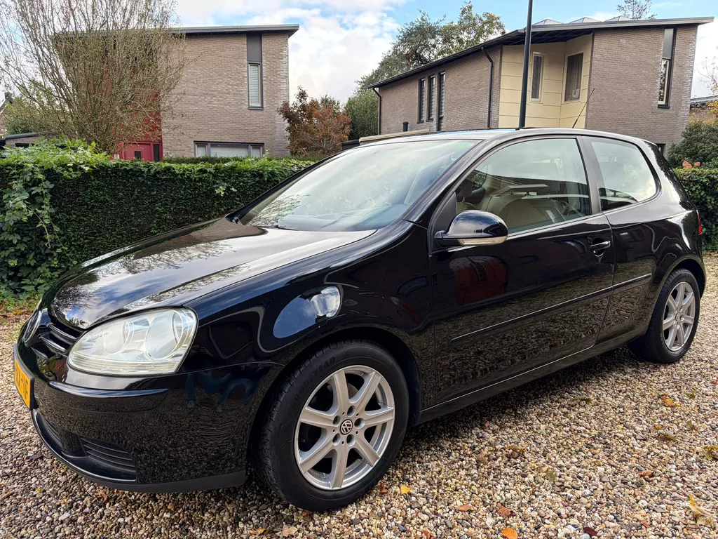 Volkswagen Golf 1.6 FSI Sportline